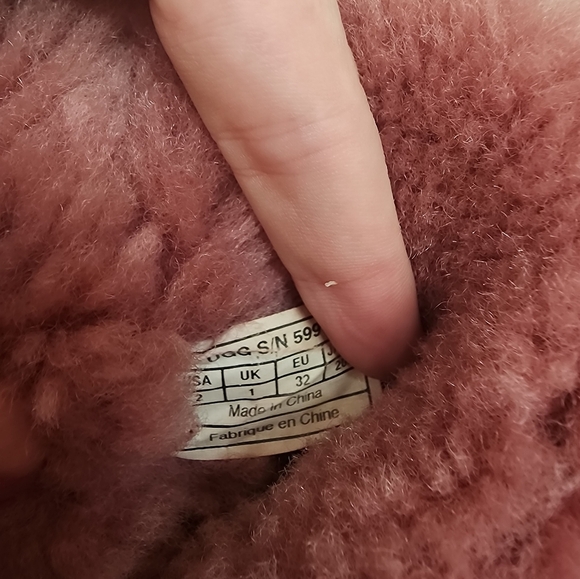 UGGS Girls Size 2 Dark Pink Winter Boots - Picture 3 of 5